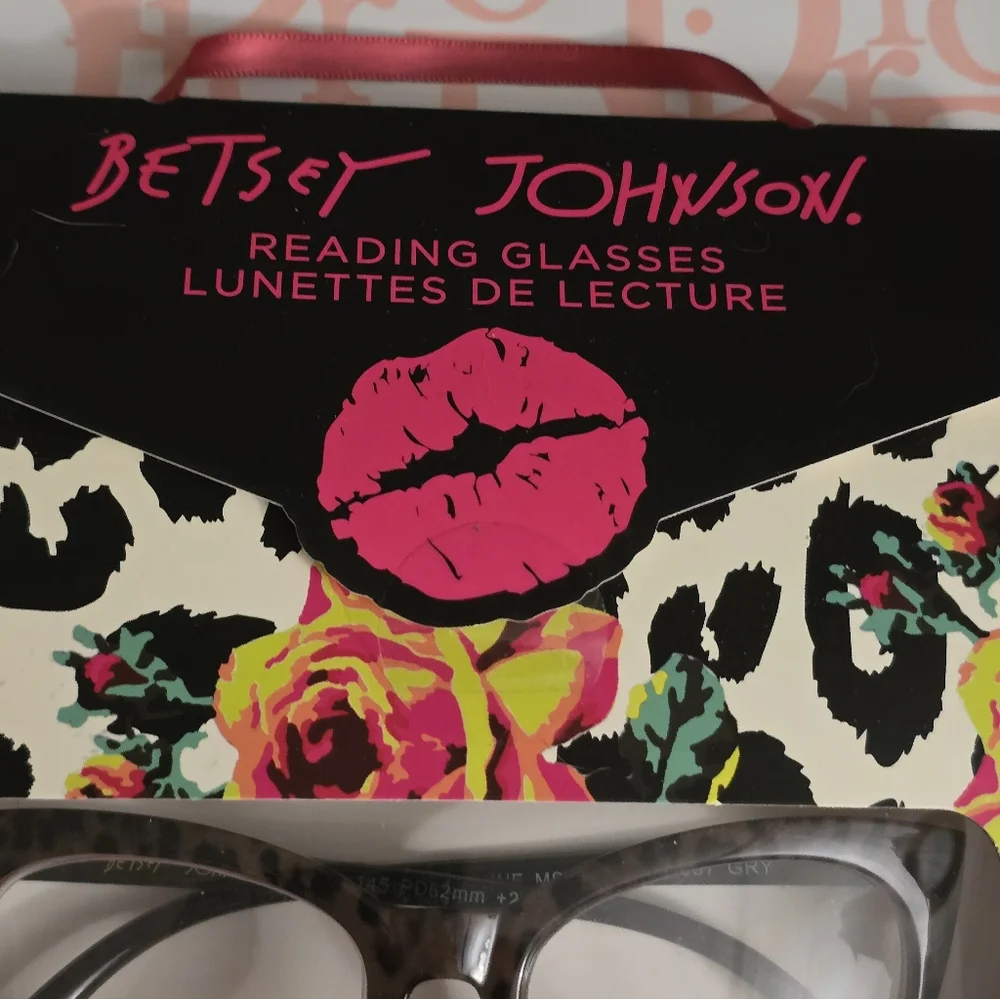 Betsey Johnson 3-pair cat-eye reading glasses set in +2.50 magnification NIB